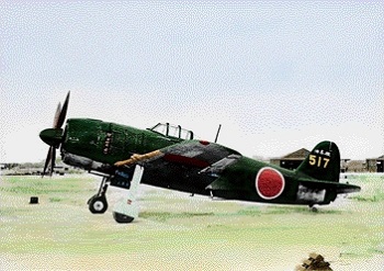 日本海軍の名機、紫電改。数多の戦場を駆けた機体が、いまや遅しと離陸の時を待つ。